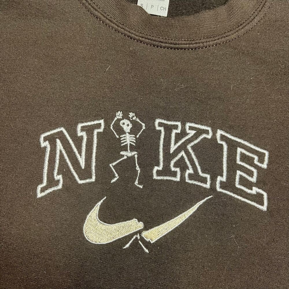 Nike Skeleton Embroidered Crewneck Dark Brown Cozy Graphic Sweatshirt Sz Small - Picture 3 of 8